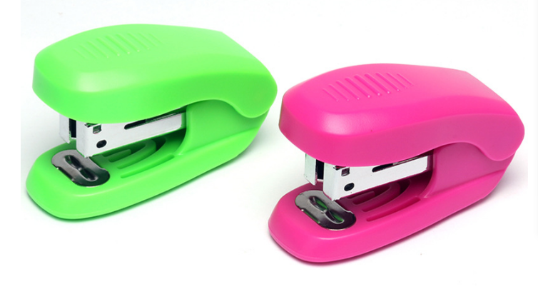 mini stapler 8226