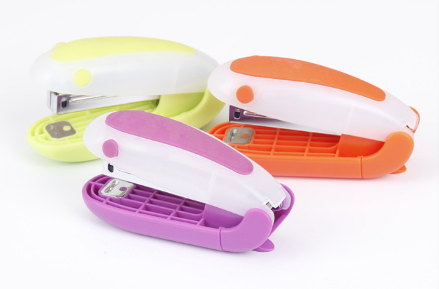 mini stapler 8206